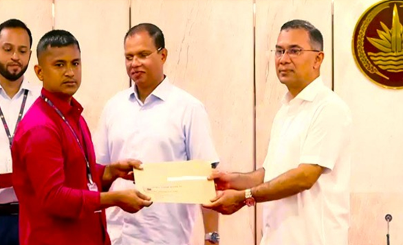 গুম-খুন ও শহীদ পরিবারের ৭৪ জনের হাতে চাকরির নিয়োগপত্র